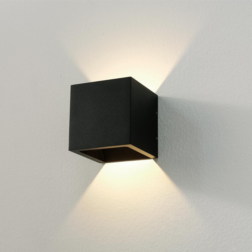 LCB LED Europe LED Wandlamp CUBE - 6W Dimbaar - 3000K 830 - 840lm LCB LED Europe LED Wandlamp CUBE - 6W Dimbaar - 3000K 830 - 840lm