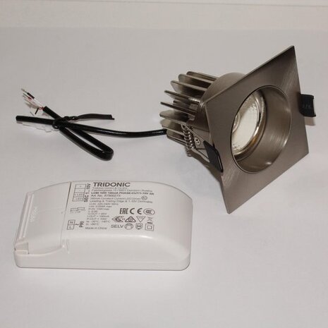 LCB LED Europe LED Inbouwspot IP44 - Vierkant VENICE 80MM - Geborsteld RVS 1-Lichts - 8W 810Lm - 2700K 827 Warm Wit | Kantelbaar - Stralingshoek 36° - Zaagmaat 68MM LCB LED Europe LED Inbouwspot IP44 - Vierkant VENICE 80MM - Geborsteld RVS 1-Lichts - 8W 810Lm - 2700K 827 Warm Wit | Kantelbaar - Stralingshoek 36° - Zaagmaat 68MM