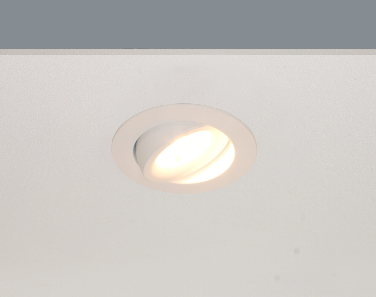 LCB LED Europe LED Inbouwspot 94mm - IP54 - 9W 680Lm - DTW 1800-3000K Dim To warm | Zaagmaat Ø83mm - Dimtone Dimbaar 230v LCB LED Europe LED Inbouwspot 94mm - IP54 - 9W 680Lm - DTW 1800-3000K Dim To warm | Zaagmaat Ø83mm - Dimtone Dimbaar 230v