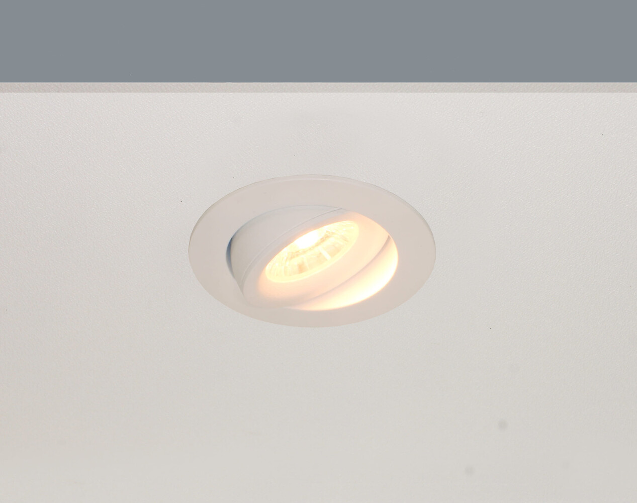 LCB LED Europe LED Inbouwspot 94mm - IP54 - 9W 680Lm - DTW 1800-3000K Dim To warm | Zaagmaat Ø83mm - Dimtone Dimbaar 230v LCB LED Europe LED Inbouwspot 94mm - IP54 - 9W 680Lm - DTW 1800-3000K Dim To warm | Zaagmaat Ø83mm - Dimtone Dimbaar 230v