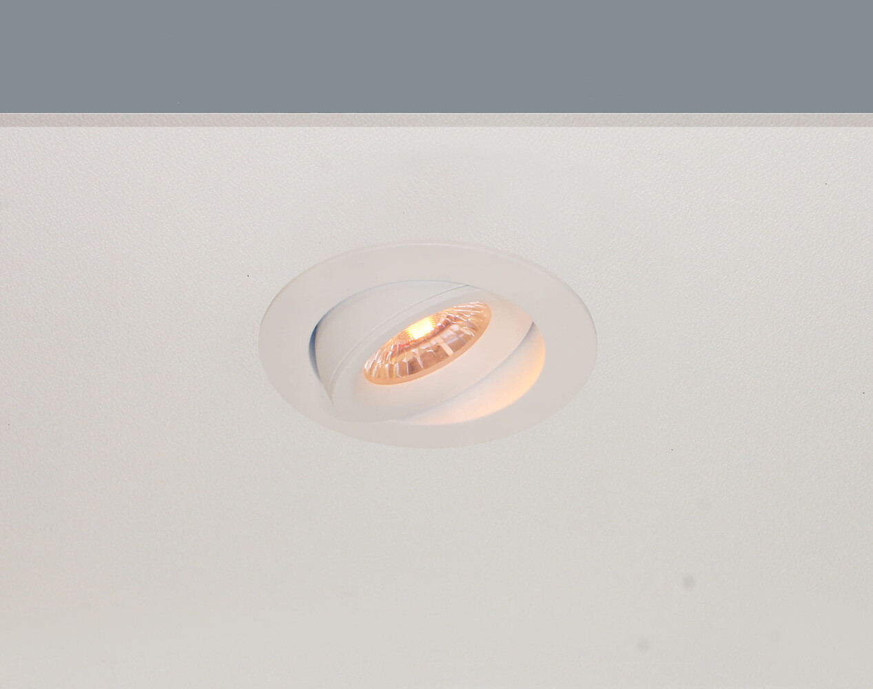 LCB LED LED Inbouwspot 94mm - IP54  - 9W 680Lm - DTW  1800-3000K Dim To warm  |  Zaagmaat Ø83mm - Dimtone Dimbaar 230v LCB LED LED Inbouwspot 94mm - IP54  - 9W 680Lm - DTW  1800-3000K Dim To warm  |  Zaagmaat Ø83mm - Dimtone Dimbaar 230v