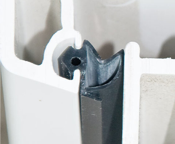 Renovatieprofiel 4189 – Siliconen – Compatibel met Gealan, KBE, Roplasto, Thermoplast & Veka – 25 m rol – Tochtwering raam/deur – Zacht profiel voor naadafdichting – Zwart Renovatieprofiel 4189 – Siliconen – Compatibel met Gealan, KBE, Roplasto, Thermoplast & Veka – 25 m rol – Tochtwering raam/deur – Zacht profiel voor naadafdichting – Zwart