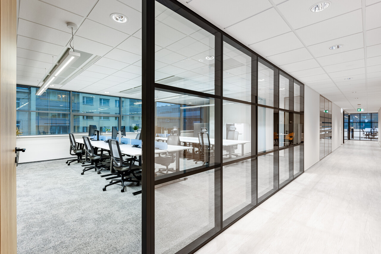 Ledvance Zakelijk: Professionele LED Verlichting & Armaturen Dimbare LED Downlight IP54 - 220MM - 21W 2520Lm  | UGR19 Zaagmaat 195MM DALI-2 - selecteer licht kleur