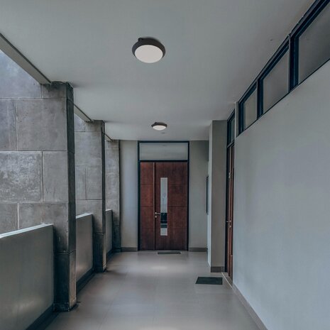 Spectrum voor de installateur LED Opbouwlamp - NYMPHEA OMNI - E27 - IP65 IK08 - Rond - Zwart - Bewegingssensor | Max. 13W LED Spectrum voor de installateur LED Opbouwlamp - NYMPHEA OMNI - E27 - IP65 IK08 - Rond - Zwart - Bewegingssensor | Max. 13W LED