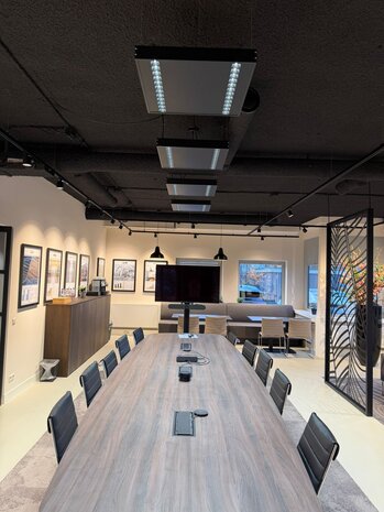 Ledvance LED Paneel 60X60CM UGR16 Louvre - Aluminum Mat Zwart - 27.5W 4000Lm - 4000K 840 Koel Wit | IP20 Ledvance LED Paneel 60X60CM UGR16 Louvre - Aluminum Mat Zwart - 27.5W 4000Lm - 4000K 840 Koel Wit | IP20