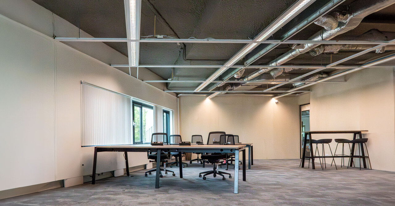 LED Bandraster Armatuur UGR16 - Wit  - Louvre Zwart - Plenum - 1720x200MM - 32W 3500Lm - 840 Koel Wit | 3 meter - Eurostekker