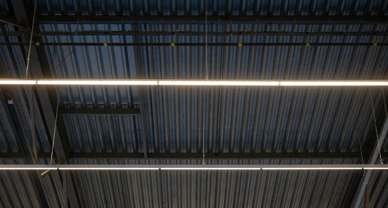 Noodverlichting Dimbare DALI Lichtlijn 150cm - NOOD - PADEL PRO SIRIUS - 35-50W | 7.000-10.000 Lumen | Multi Lumen Switch | 3CCT | IK08 Balvast | DALI-2 DIM | 90D | 10 Jaar Garantie