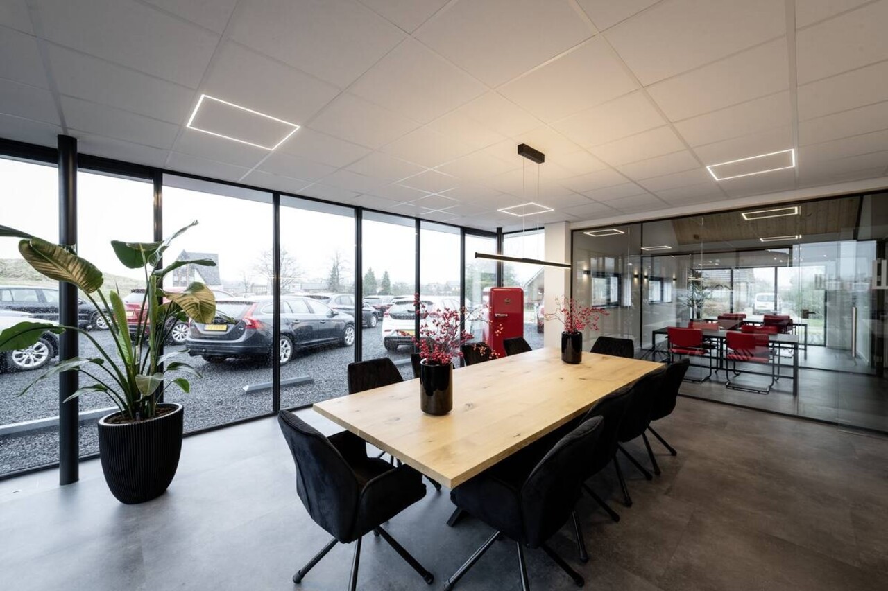 SLV: Innovatieve lichtoplossingen voor de zakelijke klant SLV ONE LINEAR 100 LED Hanglamp – Zwart – 104cm – 24W – 2500lm – 2700K/3000K – Up/Down – TRIAC Dimbaar SLV: Innovatieve lichtoplossingen voor de zakelijke klant SLV ONE LINEAR 100 LED Hanglamp – Zwart – 104cm – 24W – 2500lm – 2700K/3000K – Up/Down – TRIAC Dimbaar