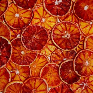 Frutta Frutta Bloodorange +/- 650 stuks (1KG) - gedroogd fruit - cocktailgarnering - Sinaasappel schijfjes Frutta Frutta Bloodorange +/- 650 stuks (1KG) - gedroogd fruit - cocktailgarnering - Sinaasappel schijfjes