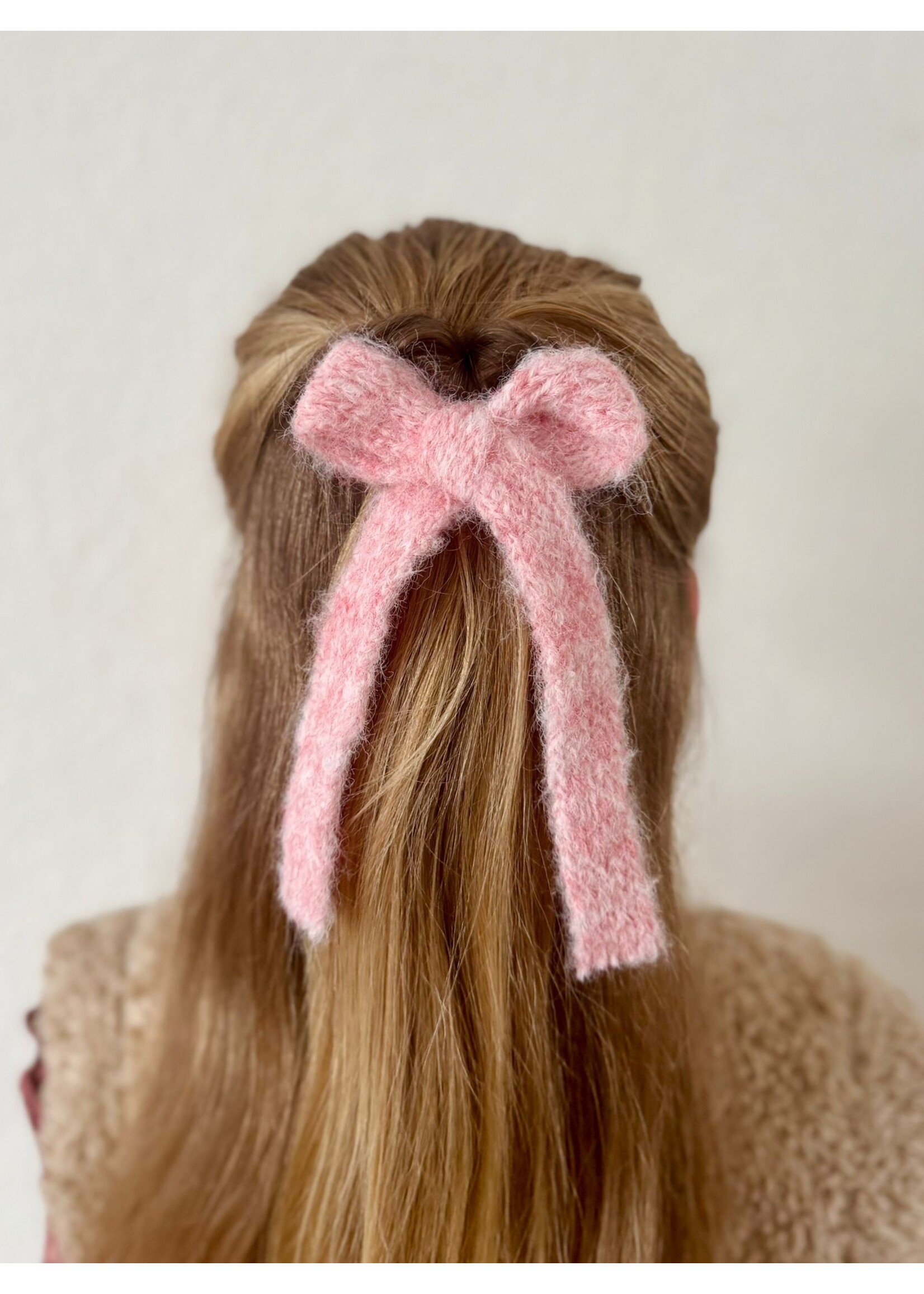 Lange gebreide roze strik 'Fleur'