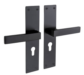 Mooi Deurbeslag Deurklink Nova zwart met schild en cilindergat 55 mm Mooi Deurbeslag Deurklink Nova zwart met schild en cilindergat 55 mm