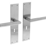 Intersteel Deurklink Jura met schild sleutelgat 56mm mat geborsteld RVS Intersteel Deurklink Jura met schild sleutelgat 56mm mat geborsteld RVS