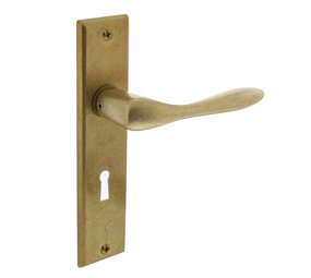 Intersteel Deurklink Banaan met schild sleutelgat 56mm messing getrommeld