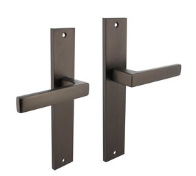 Intersteel Deurklink Hera op een rechthoekig schild antraciet grijs Intersteel Deurklink Hera op een rechthoekig schild antraciet grijs
