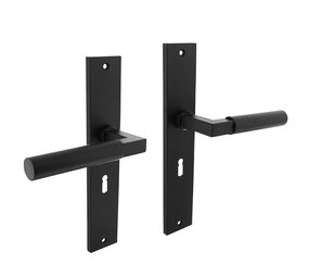 Intersteel Zwarte deurklink Bau-Stil op schild met sleutelgat 56mm in zwart Intersteel Zwarte deurklink Bau-Stil op schild met sleutelgat 56mm in zwart