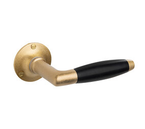 De Oude Deurklink Klassieke geveerde deurklink, rond rozet, messing getrommeld De Oude Deurklink Klassieke geveerde deurklink, rond rozet, messing getrommeld