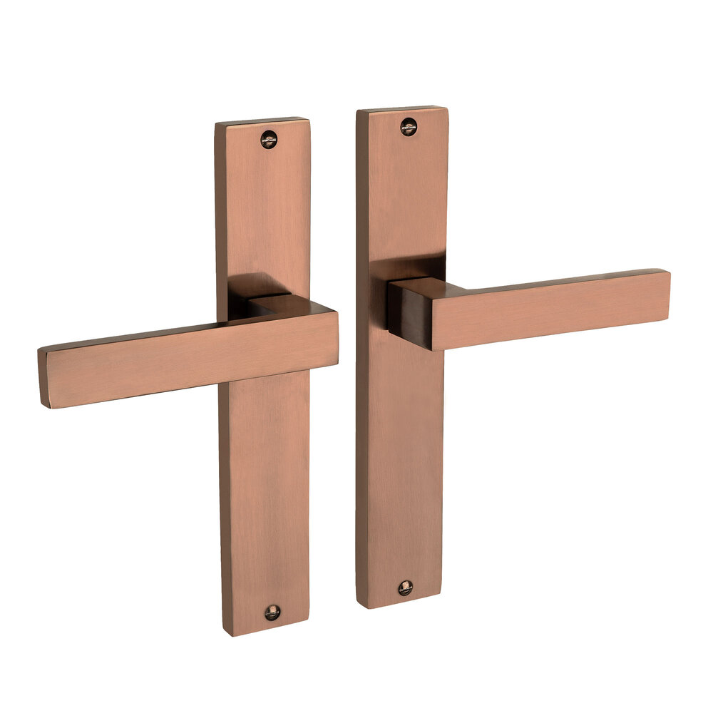 Mooi Deurbeslag Lusso geveerd op schild met mat bronzen PVD coating Mooi Deurbeslag Lusso geveerd op schild met mat bronzen PVD coating