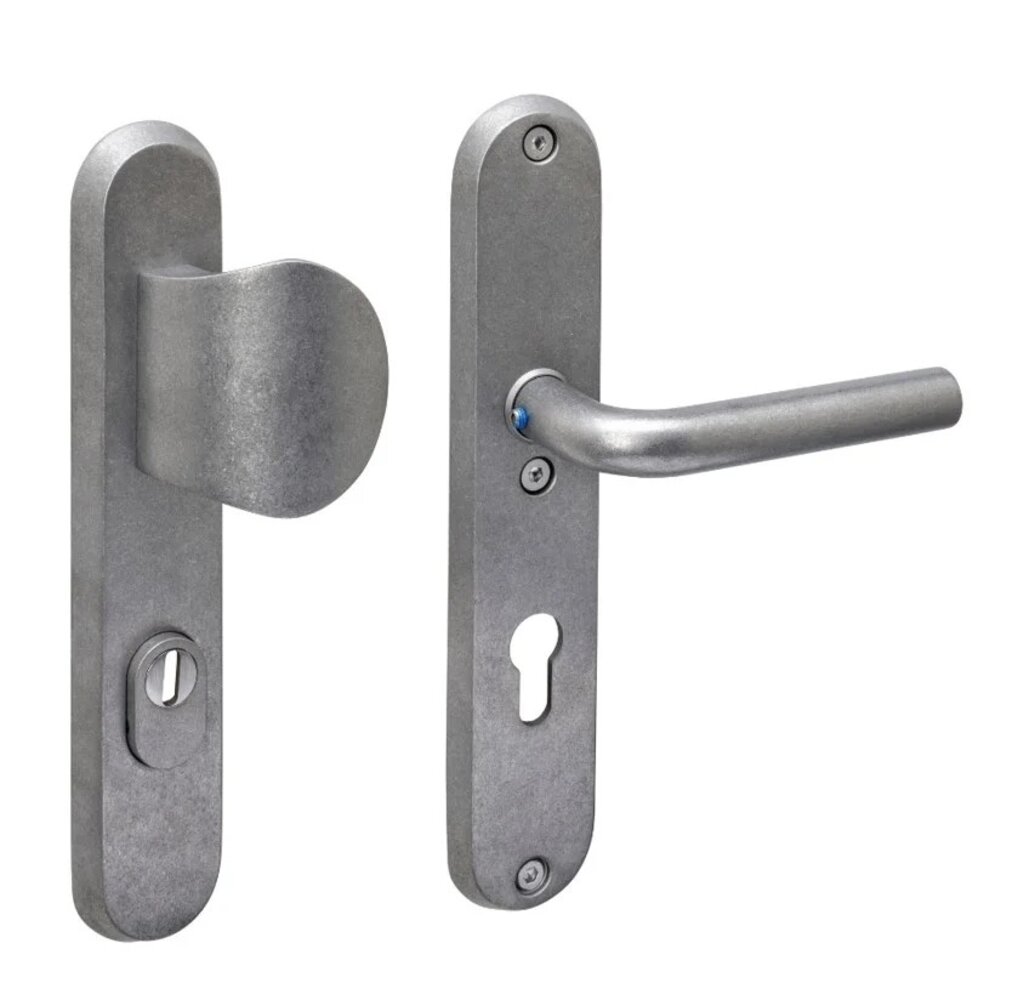 Intersteel SKG3 veiligheidsbeslag ovaal greep/klink Luzern met kerntrekbeveiliging rvs getrommeld PC 72mm Intersteel SKG3 veiligheidsbeslag ovaal greep/klink Luzern met kerntrekbeveiliging rvs getrommeld PC 72mm