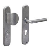 Intersteel SKG3 veiligheidsbeslag ovaal greep/klink Luzern met kerntrekbeveiliging rvs getrommeld PC 72mm Intersteel SKG3 veiligheidsbeslag ovaal greep/klink Luzern met kerntrekbeveiliging rvs getrommeld PC 72mm