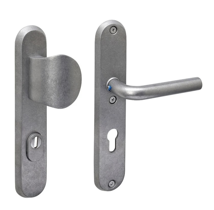 Intersteel SKG3 veiligheidsbeslag ovaal greep/klink Luzern met kerntrekbeveiliging rvs getrommeld PC 72mm