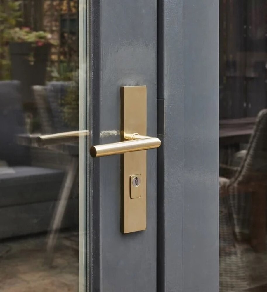 Intersteel SKG3 veiligheidsbeslag klink/klink Jura profielcilindergat 72mm met kerntrekbeveiliging PVD messingkleur Intersteel SKG3 veiligheidsbeslag klink/klink Jura profielcilindergat 72mm met kerntrekbeveiliging PVD messingkleur