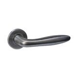 Intersteel Deurklink Q 03 op verdekt rozet PVD antraciet grijs Intersteel Deurklink Q 03 op verdekt rozet PVD antraciet grijs