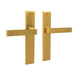 Mooi Deurbeslag Lusso geveerd op schild mat messing Mooi Deurbeslag Lusso geveerd op schild mat messing