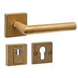 Intersteel Buitendeurbeslag Jura met SKG3 veiligheidsrozetten in PVD messing getrommeld Intersteel Buitendeurbeslag Jura met SKG3 veiligheidsrozetten in PVD messing getrommeld