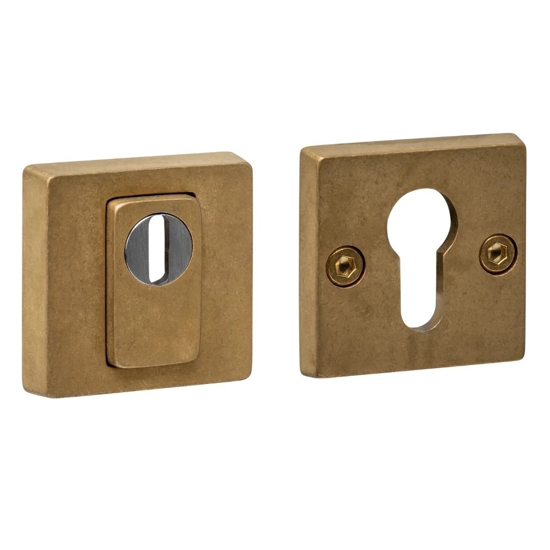 Intersteel SKG3 veiligheidsrozetten vierkant met kerntrekbeveiliging in PVD messing getrommeld