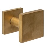 Intersteel Vaste voordeurknop vierkant 64x64mm éénzijdige montage PVD messing getrommeld Intersteel Vaste voordeurknop vierkant 64x64mm éénzijdige montage PVD messing getrommeld