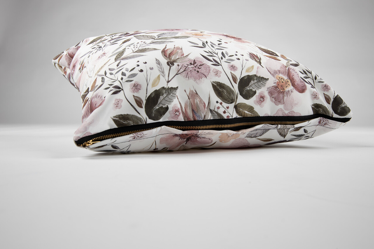 Textirieur Sierkussen bloemen witte achtergrond Textirieur Sierkussen bloemen witte achtergrond