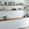 Eiken wandplank zwevend - op maat - 2,7 cm dik - rustiek eikenhout (B/C) - met plankdragers - gelijmd KD 8-12%