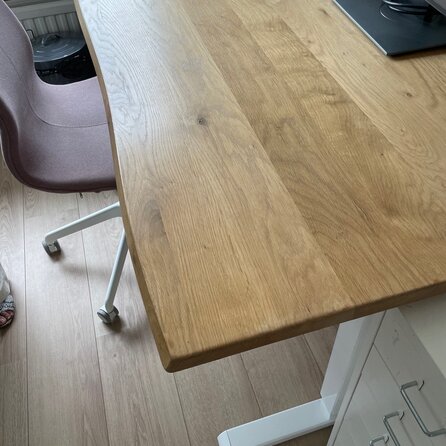 Eiken CNC boomstam tafelblad - 3 cm dik - rustiek eikenhout (B/C) - smalle lamel (4-10 cm) - vaste afmetingen - gelijmd KD 8-12%