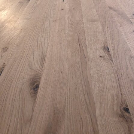 Eiken CNC boomstam tafelblad - 2-laags massief - 6 cm dik - rustiek eikenhout (B/C) - smalle lamel (4-10 cm) - vaste afmetingen - gelijmd KD 8-12%