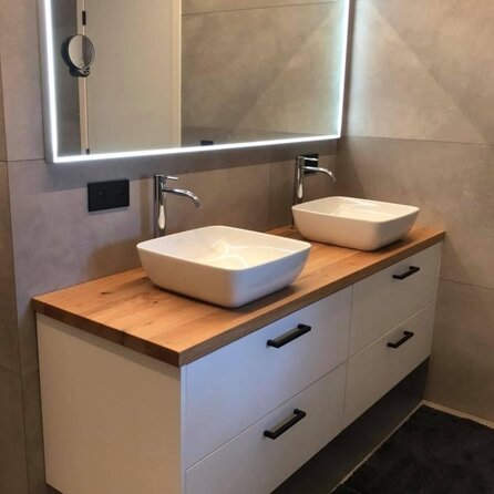 Eiken wastafelblad - op maat - 3 cm dik - rustiek eikenhout (B/C) - smalle lamel (4-10 cm) - gelijmd KD 8-12% Eiken wastafelblad - op maat - 3 cm dik - rustiek eikenhout (B/C) - smalle lamel (4-10 cm) - gelijmd KD 8-12%