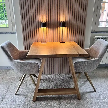 Eiken boomstam tafelblad - 4 cm dik - rustiek eikenhout (B/C) - XL lamel (10-25 cm) - vaste afmetingen - gelijmd KD 8-12% Eiken boomstam tafelblad - 4 cm dik - rustiek eikenhout (B/C) - XL lamel (10-25 cm) - vaste afmetingen - gelijmd KD 8-12%