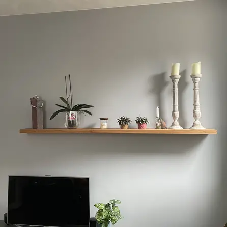 Eiken wandplank zwevend - op maat - 4 cm dik - prime eikenhout (A/B) - met plankdragers - gelijmd KD 8-12% Eiken wandplank zwevend - op maat - 4 cm dik - prime eikenhout (A/B) - met plankdragers - gelijmd KD 8-12%