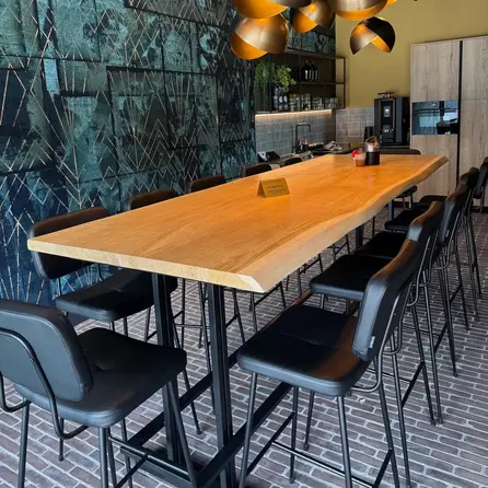 Eiken boomstam tafelblad - 4 cm dik - rustiek eikenhout (B/C) - XL lamel (10-25 cm) - vaste afmetingen - gelijmd KD 8-12% Eiken boomstam tafelblad - 4 cm dik - rustiek eikenhout (B/C) - XL lamel (10-25 cm) - vaste afmetingen - gelijmd KD 8-12%