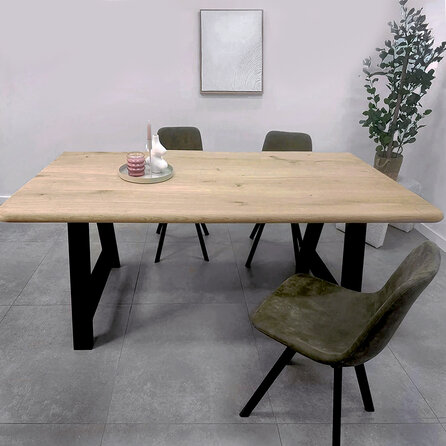 Eiken tafelblad met ronde hoeken en bolle rand - 4 cm dik - rustiek eikenhout (B/C) - medium lamel (6-12 cm) - vaste afmetingen - gelijmd KD 8-12%