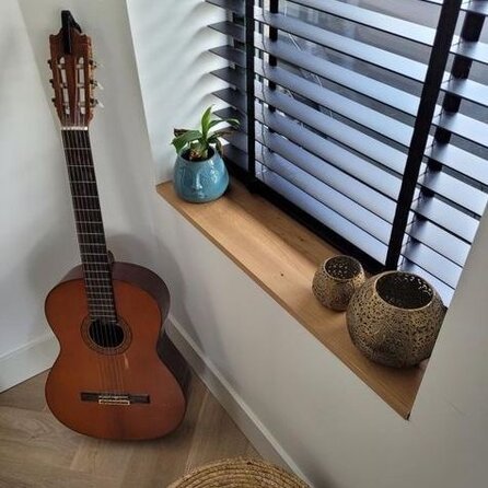 Eiken venstertablet / vensterbank - op maat - 2 cm dik - rustiek eikenhout (B/C) - gelijmd KD 8-12%