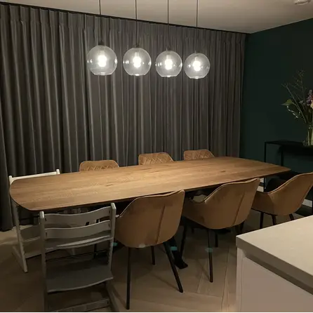 Deens ovaal eiken tafelblad met verjongde rand - 2,8 cm dik - rustiek eikenhout (B/C) - medium lamel (6-12 cm) - vaste afmetingen - gelijmd KD 8-12%