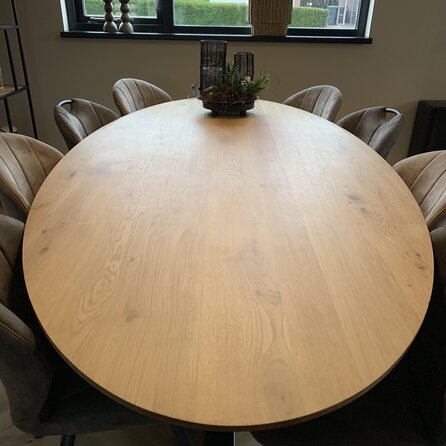 Ovaal / ellips eiken tafelblad met verjongde rand - 2,8 cm dik - rustiek eikenhout (B/C) - medium lamel (6-12 cm) - vaste afmetingen - gelijmd KD 8-12%