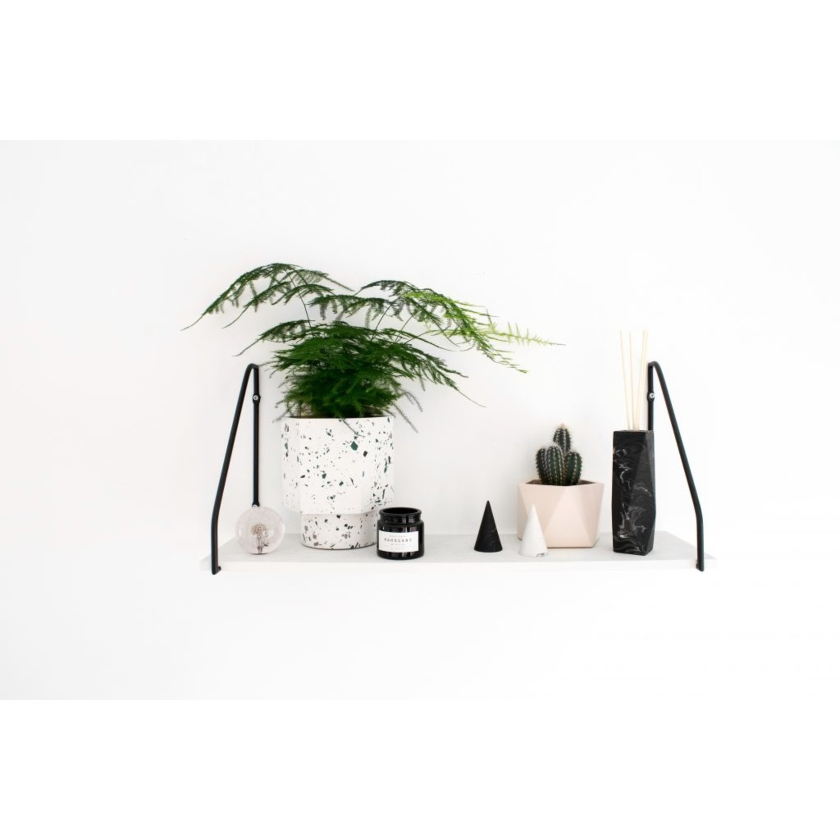 House Raccoon Amava Scent Diffuser - Black Marble - Mountain View