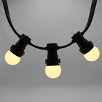 Warmweiße LED-Glühbirne mit milchig weißer Abdeckung, 2 Watt,  Ø45, dimmbar
