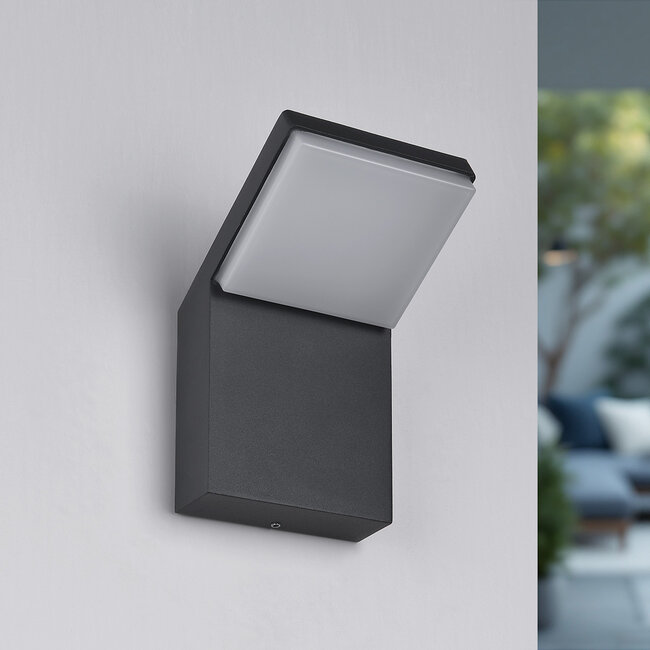 Modern Outdoor Wall Light - Giraffe