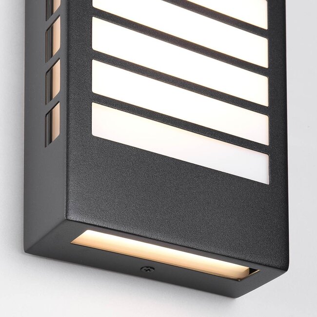 Outdoor wall light IP44 Pearlie - Black