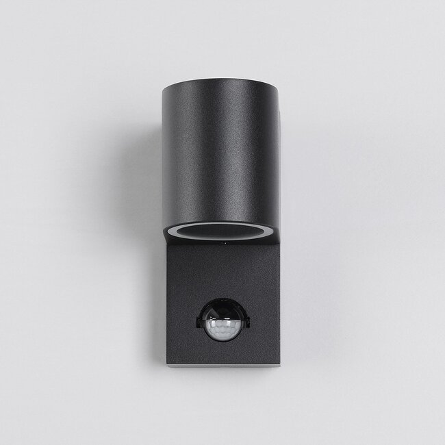 Modern outdoor wall light with sensor - Kurt