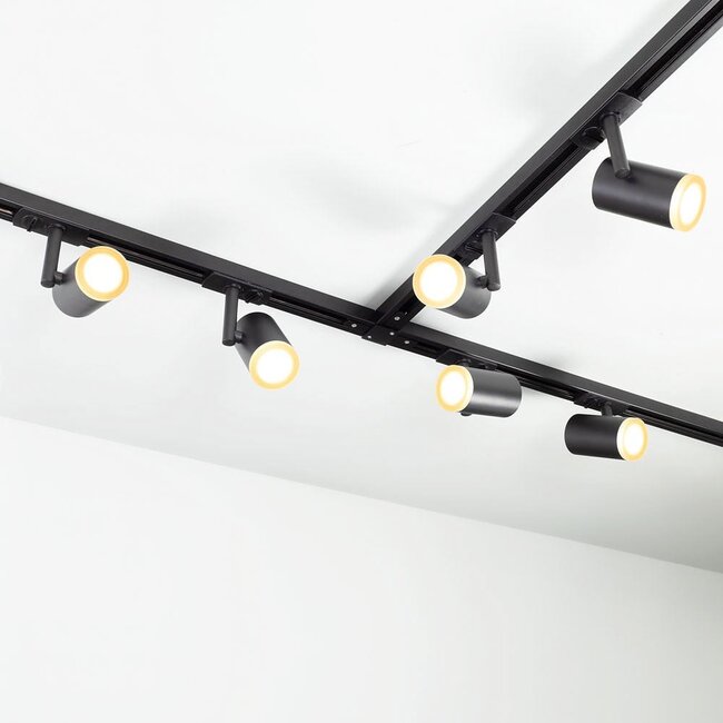 1.5 metre 1-phase track system set with June spotlights, black