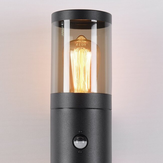 Versatile Calais outdoor lamp with sensor