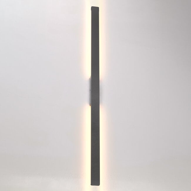 Modern Black wall lamp - Tyge